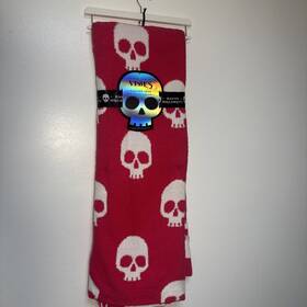 Spooky Vibes 887947158069 Pink White Skulls Reversible 50 Inch X 70 Throw Blanket Halloween Nwt