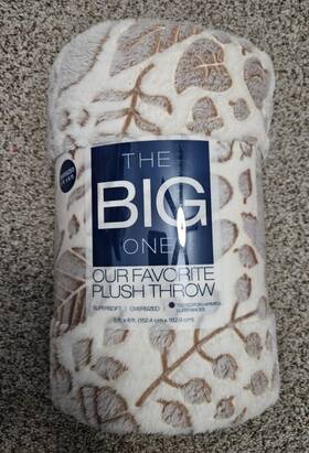 One-5 The Big One 400196893729 Ft X 6 Ft-plush Throw-supersoft New Free Shipping