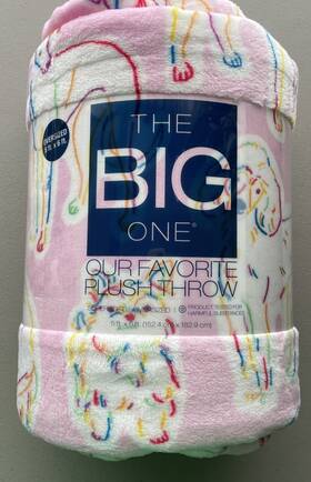 The Big One 400608980269 Supersoft Plush Throw 5ft X 6ft Rainbow Dogs Drawing Pink