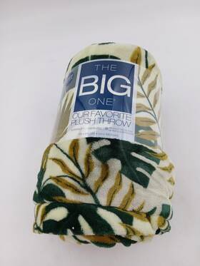 The Big One 400651424888 Plush Throw Blanket Oversized 5x6ft Tropical Leaf Pattern Super Soft