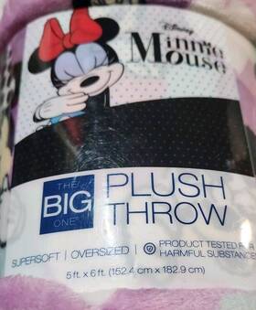 The Big One 400791328060 Disneys Minnie Mouse Hearts Oversized Throw Blanket By 5ft X6 Ft