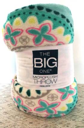 92515 The Big One Plush Throw Original Xl Size 60 Inch X 80 Aqua Floral Soft Blanket New