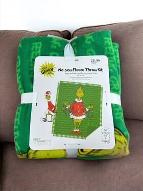 Avc-74765-223 The Grinch Dr Seuss Hobby Lobby No-sew Fleece Throw Kit 48x60 Feeling Grinchy
