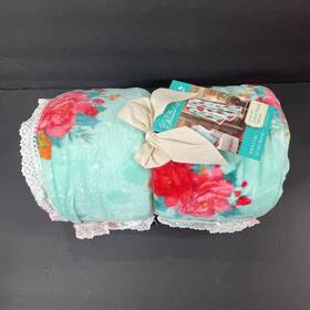 The Pioneer Woman 791551461197 Nwt Cheerful Rose Velvet Plush Throw Crochet Trim Retired 72 Inch X50