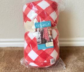 Piom33 The Pioneer Woman Charming Check Plush Throw 50 Inch X 72 Red