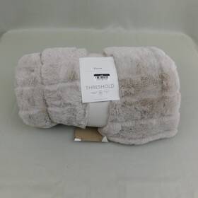 C723 Threshold 191908624815 50 Inch X 60 Textured Faux Fur Reversible Throw Blanket - Beige #c723