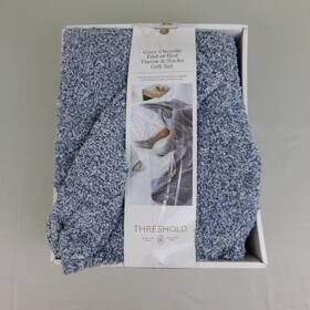 C883 Threshold 198101437938 Cozy Gift Box Set Chenille End-of-bed Throw And Matching Socks #c883