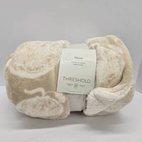 Threshold 198850886483 Plush Faux Shearling Reversible Throw Blanket 50 X60 Natural/ivory Nwt