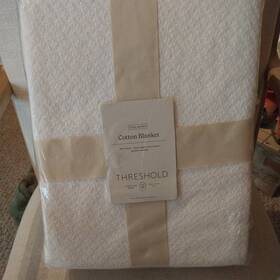 85237481 Threshold Throw Bed Blanket Oversized Cotton 92x90 Lightweight White Full/queen