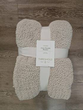 87993597 Threshold Reversible Cozy Chenille Blanket True Khaki Full/queen