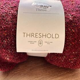90073651 Threshold Marled Boucle Throw Blanket Burgundy - New 60 Inch X 50