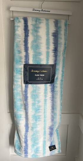 Tommy Bahama 726367427167 New Plush Throw Blanket Blue 50 Inch X 70 Soft Cozy