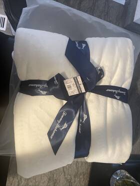 Tommy Bahama 810088181733 Plush Paradise Collection 50 Inch X 70 White Flannel Blanket