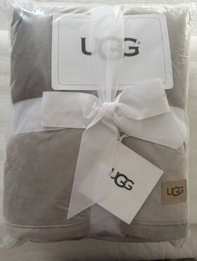 Ugg 008889014644 Throw Bliss Fluffy Lofty Ultra Soft Velvety Fleece Reversible Oyster 50 Inch X70