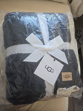 16800 Ugg Australian Plush Faux Fur Reversible Bliss Throw Blanket Seal 50 X 70 In