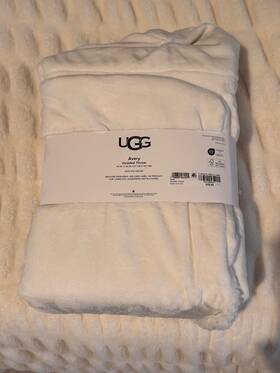 T4104033 Ugg 26402 Avery Hooded Throw 50 Inch X 60 - Snow