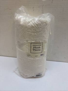 Ulta 717897113866 Beauty Limited Edition Cream Faux Fur Plush Throw 50 Inch X60