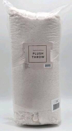 Ulta 717897114214 New Beauty Limited Edition Plush Throw Blanket Linen/beige 50 Inch X 60 Sealed