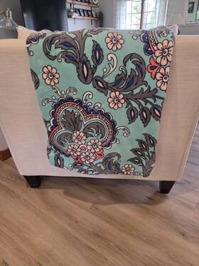 15564p71 Vera Bradley Fan Flowers Throw Plush Blanket 50 Inch X 80 Green Pinks Soft Warm