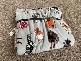 25005-16012 Vera Bradley Plush Throw Blanket Dog Show Bulldog Beagle Nwt