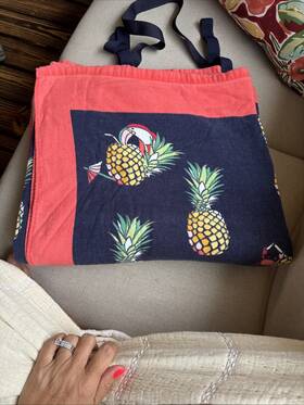 25848-q60 Vera Bradley Beach Blanket With Carry Handle Toucan Party 64 Inch X Pineapple