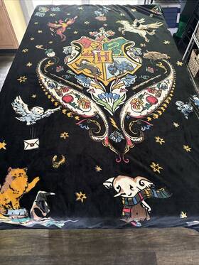 27332-13173 Vera Bradley Harry Potter Plush Throw Blanket Friends At Hogwarts 84 Inch X54 Black