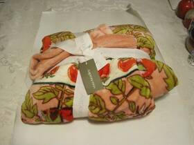 50582-21366 Vera Bradley Plush Throw Blanket Tomato Vines 80 Inch X 50