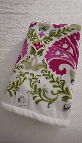 Vera Bradley 886003237878 Cozy Plush Throw Blanket Julep Tulip Pink White Rare 80 Inch By 50