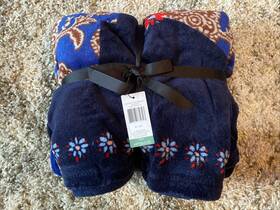 Vera Bradley 886003739723 New Throw Blanket -holiday Tree Peacoat Nwt Sealed Fleece 50x80