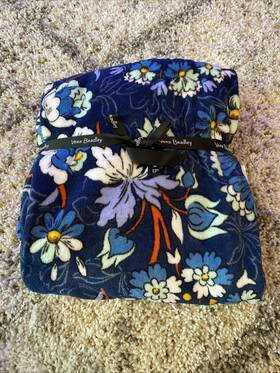 Vera Bradley 886003813799 Super Soft Fleece Throw Blanket In Floral Bursts 50 Inch X 80 - Nwt