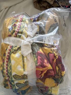 Vera Bradley 886003975039 X Gilmore Girls Autumn Fall Large Plush Throw Blanket