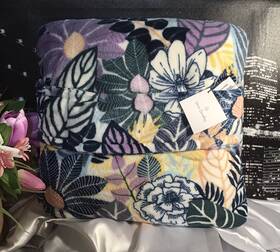 Vera Bradley 886003995105 Travel Pillow/throw Trolley Sleeve 45 X 60 Palm Floral Nwt Rv 55