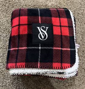 Victorias Secret 667551906092 Sherpa Blanket Throw 49 Inch X 57 Red Plaid Soft And Cozy