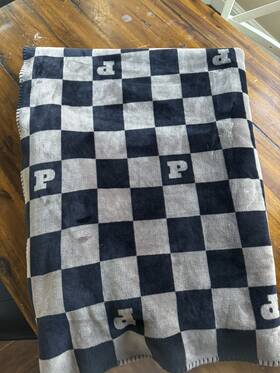 Victorias Secret 667555277235 Sherpa Blanket Soft &cozy. Checkered