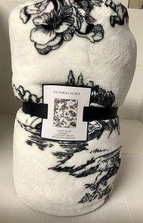 Victorias Secret 667558762042 New Nwt Victoria Limited Edition Rare Cozy Fleece Throw Blanket 50 X 60
