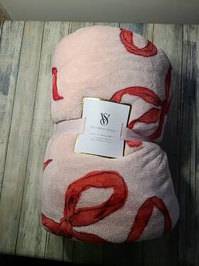 Victorias Secret 667560376831 Pink Sherpa Soft Blanket Red Bow Print 50x60 New With Tag