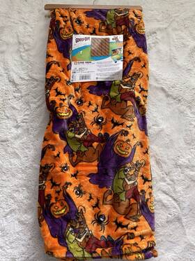Warner Bros 190604995328 Scooby Doo Halloween Cloud Throw Blanket Shaggy Fright Pumpkin 60 X 70 Inch New