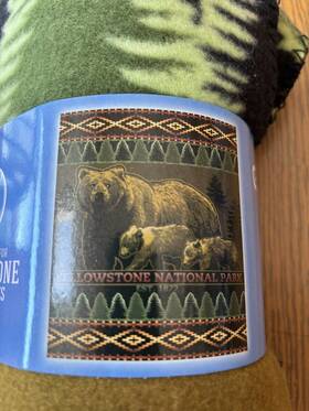 198600 Yellowstone Fleece Throw Blanket Grizzly Bears Cabin Rustic Hunting 50 Inch X60 New Package