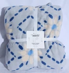 Vera Bradley Women's Outlet Fleece Essential Oversized Throw Blanket 66X94. Fixed Price $40.00.