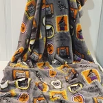 Way To Celebrate Halloween Cats Owls Skulls Plush Velvet Throw Blanket 52X64. Fixed Price $15.00.