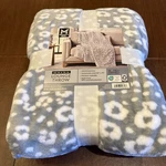 Member's Mark Soft & Luxurious Generously Sized 60" 70" Lounge Throw Washable. Fixed Price $19.99.