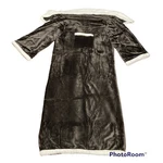 Unisex Catalonia Premium Wearable Sleeved Blanket Wrap Sherpa Brown One Size. Fixed Price $18.99.