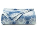 The Big One Oversized Super Soft Plush Throw Blanket Quilt Snowflake Design 6X5. Fixed Price $17.00.