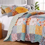 Modern Floral Reversible Quilt Set 3-PIECE King, Calico Patches Design. Fixed Price $117.99.