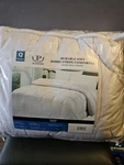 Queen Size Blanket White Elegant Plazatex Dobbie Stripe Bed New In Bag. Fixed Price $20.00.