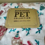 Berkshire Pet Christmas Holiday Cat Dog Gingerbread Throw Blanket Sherpa Backed. Fixed Price $30.00.