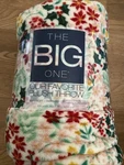 Holiday Floral Holly & Flowers 5X6 Ft Oversized Throw Blanket The Big One New!!. Fixed Price $19.00.