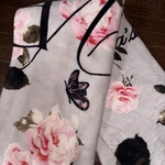 Victoria Secret 2020 Soft Cozy Plush Sherpa Throw Blanket Pink Floral Love New. Fixed Price $19.99.