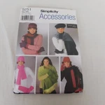 Simplicity 5251 Women Winter Accessories Hat Scarf Gloves Sewing Pattern Heigl. Fixed Price $8.00.
