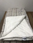Mon Chateau Luxury Collection Faux Fur Throw Blanket Plaid Soft 60X72 Euc. Fixed Price $55.00.